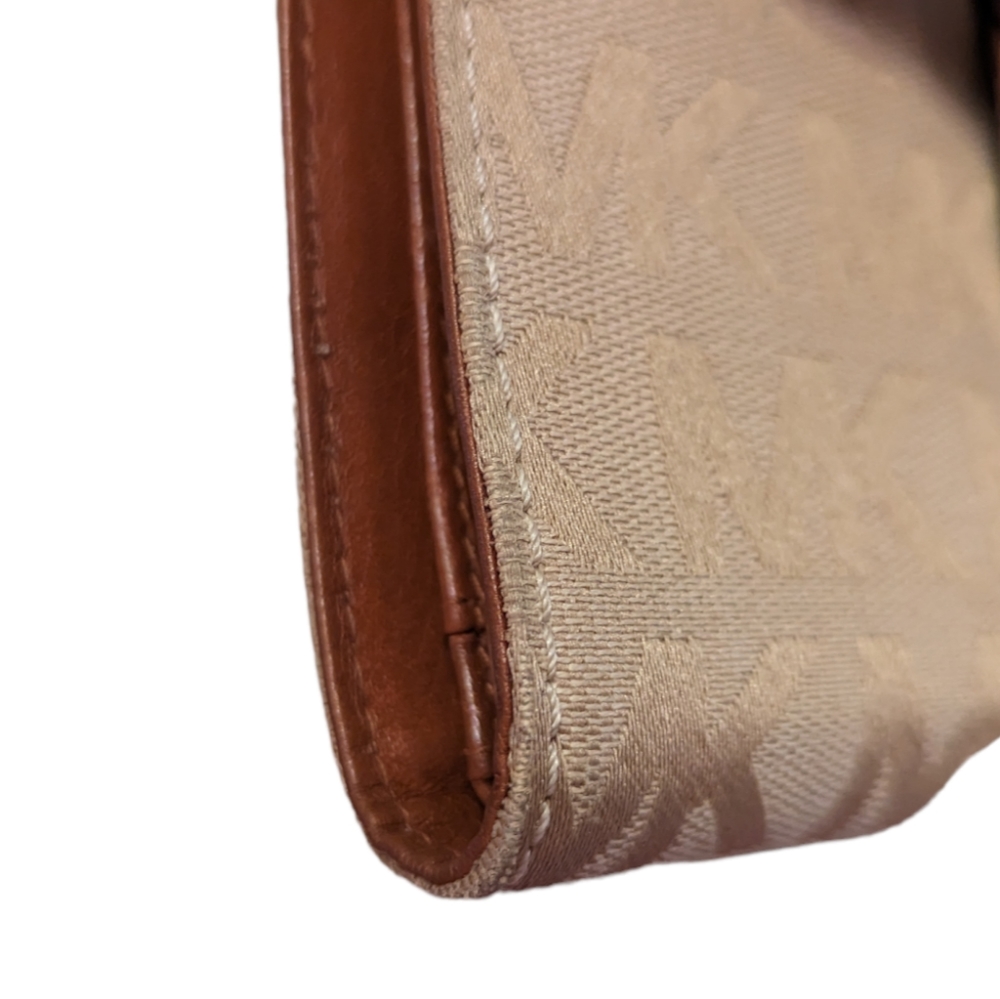 MICHAEL KORS WALLET RARE! - Picture 4 of 6